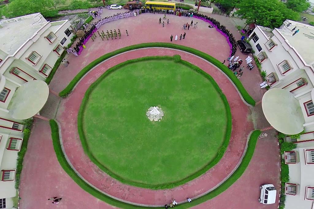 Lush Green Campus — Photo 4